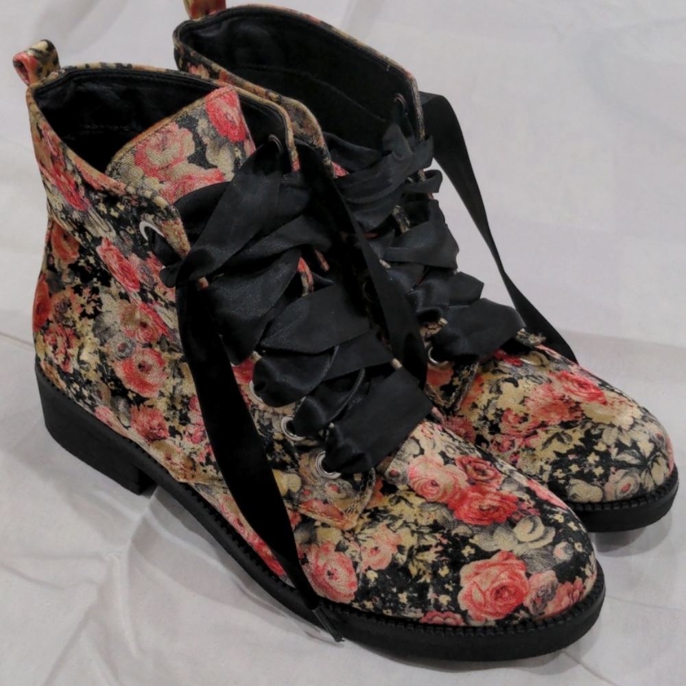 Velvet 90s Floral Boots size 9